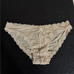 NWT Victoria’s Secret Dream Angels Cheekini Size S